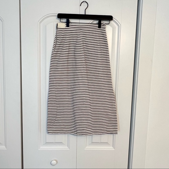 Alice and Olivia Knee Length Striped Skirt - Picture 4 of 12